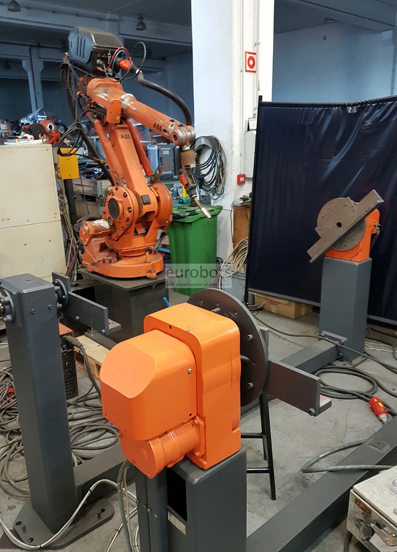 Haiku lede efter feminin welding robot ABB IRB1400 with a IRBP250l positioner | Eurobots